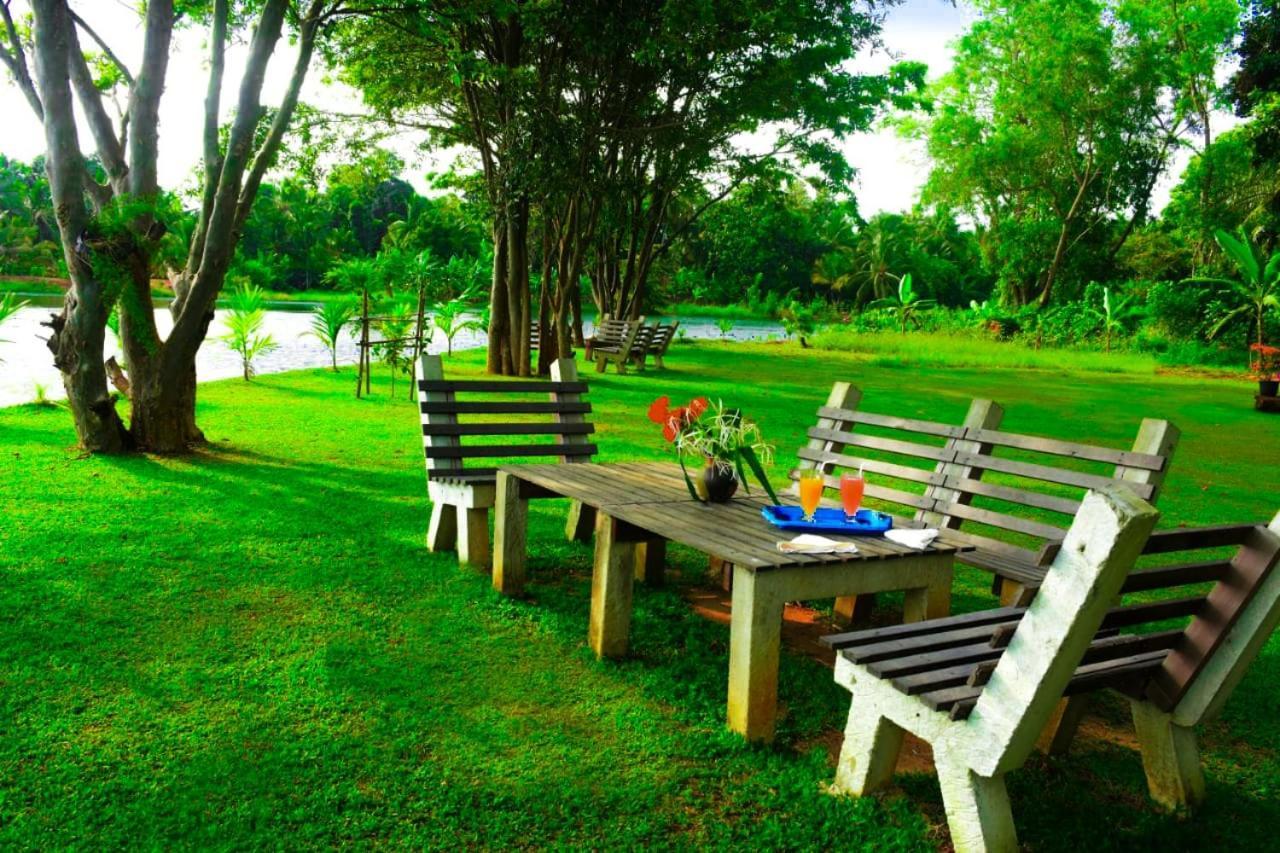 Canal Side Safari Resort اوداوالاوي المظهر الخارجي الصورة